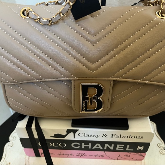 Bebe faux leather quilted tan shoulder bag with chain strap new retail $89 - Picture 11 of 14